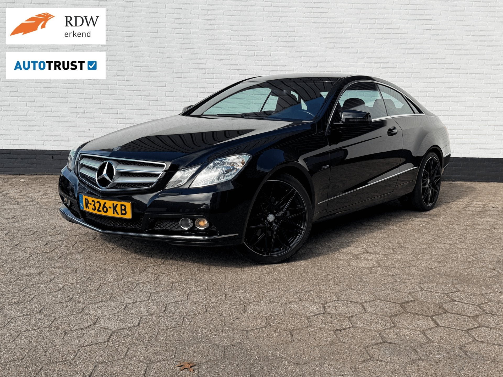 Mercedes-Benz E-klasse Coupé 200CGI Elegance LEDER l AUTOMA, Auto's, Automaat, Euro 5, Achterwielaandrijving, Beige
