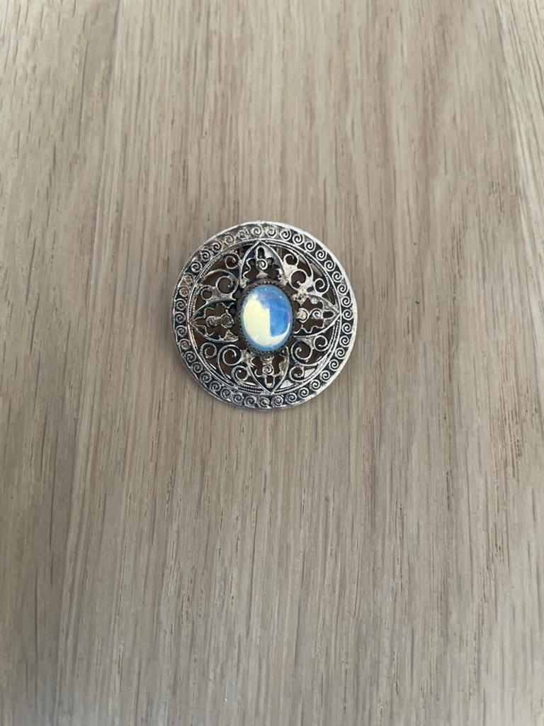 Verzilverde clip met gekleurd glas, Ophalen of Verzenden, Zo goed als nieuw, Glas of Kristal