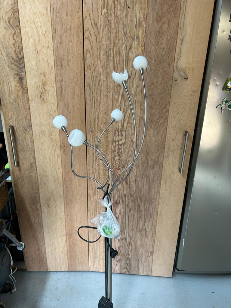 Moderne vloerlamp met 5 lichtpunten - 1 glas defect, Ophalen of Verzenden, Zo goed als nieuw, Glas, 150 tot 200 cm