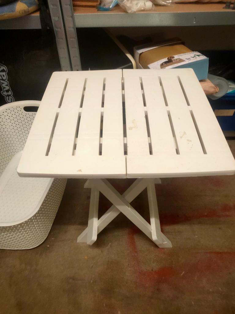 Handig klein kunststof tafeltje, Caravans en Kamperen, Ophalen of Verzenden, Zo goed als nieuw, Campingtafel