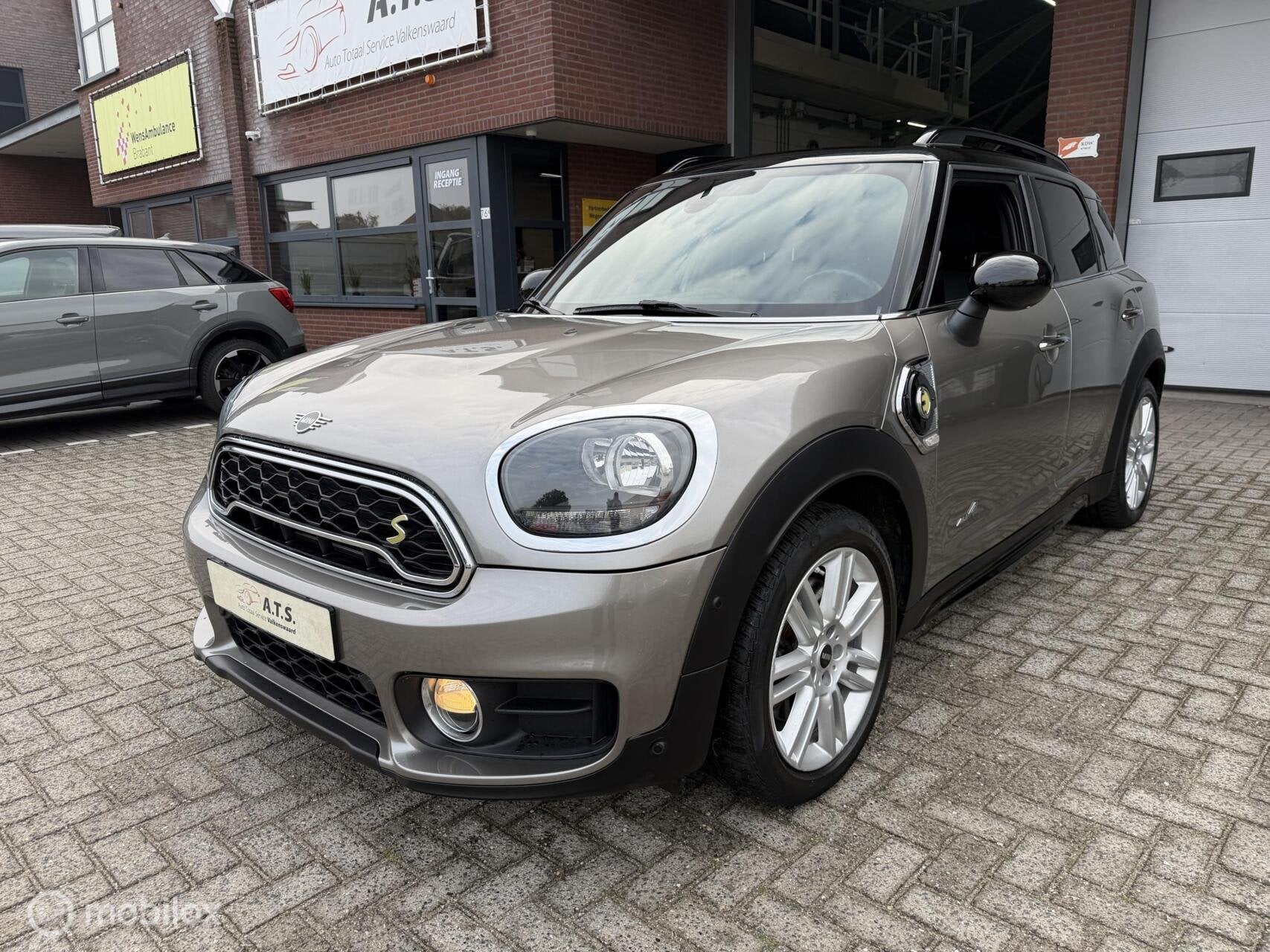 Mini Countryman 1.5 Cooper S E ALL4 LEDER*NAVI*CRUISE*PDC*, Gebruikt, Euro 6, Leder, Bedrijf