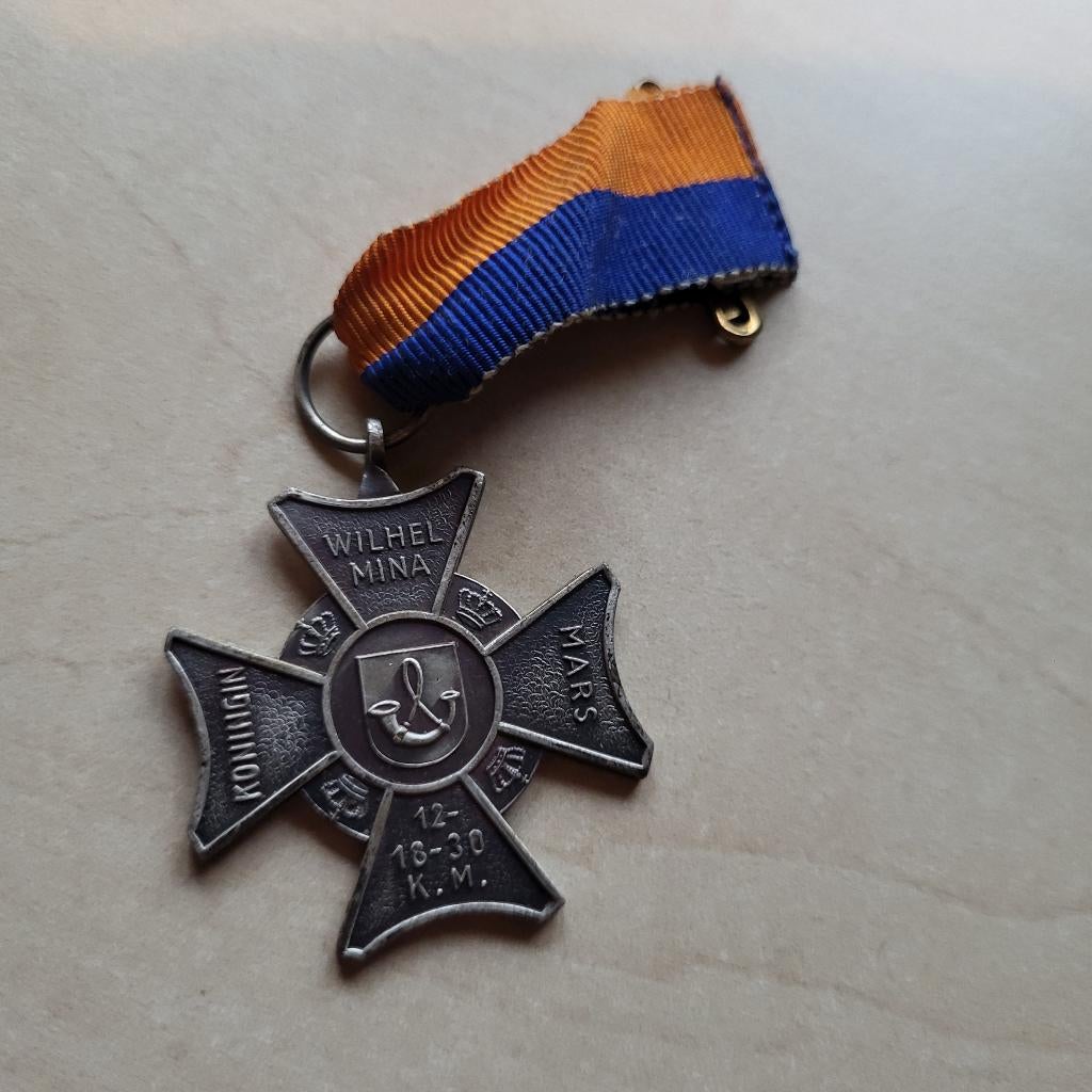 Koningin Wilhelmina Mars Posthoorn medaille, Postzegels en Munten, Penningen en Medailles, Ophalen of Verzenden, Overige materialen