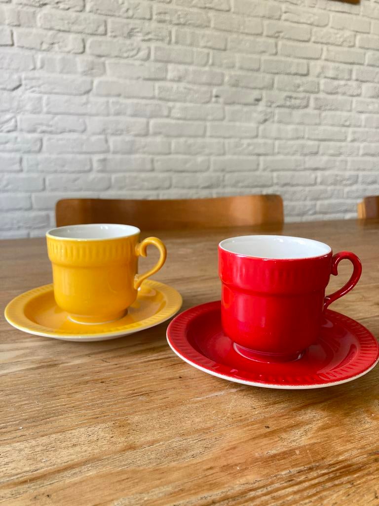 Set van 2 retro Pagnossin koffiekopjes - rood en geel, 50ies, Ophalen of Verzenden