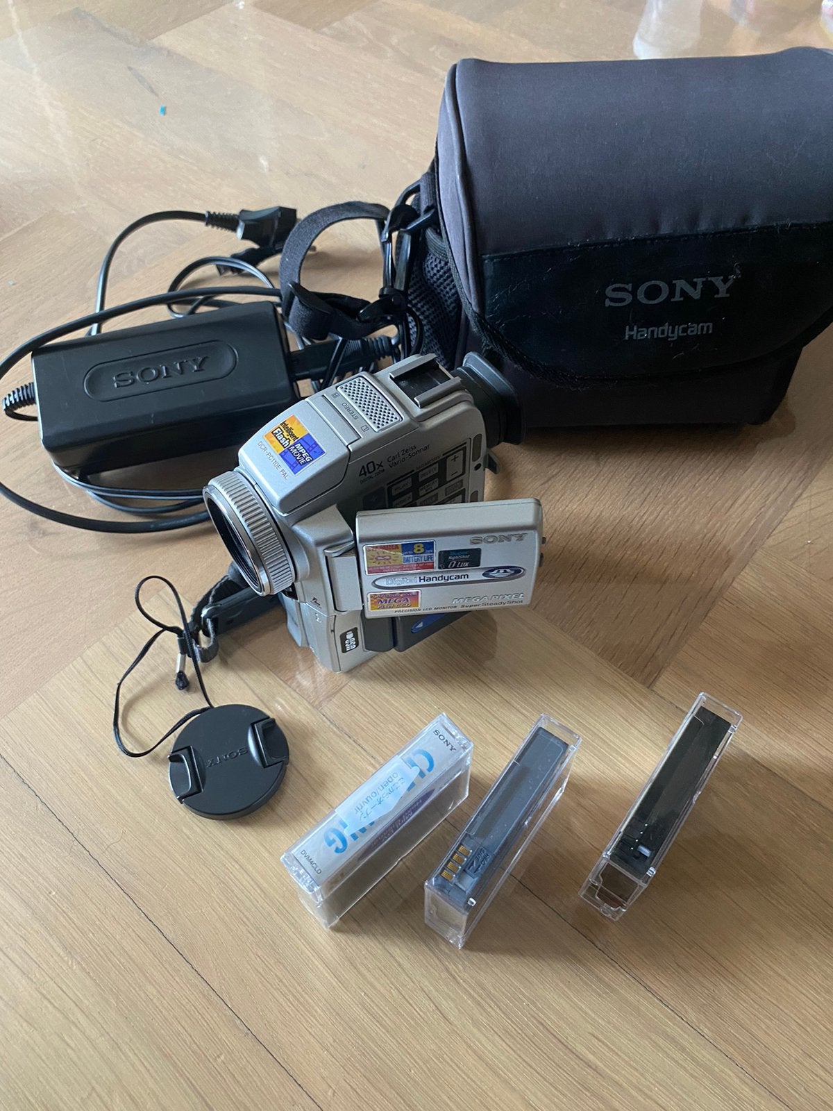 Nieuwstaat Sony handycam dv mini casette retro compleet, Audio, Tv en Foto, Mini dv, Verzenden, 20x of meer, Zo goed als nieuw