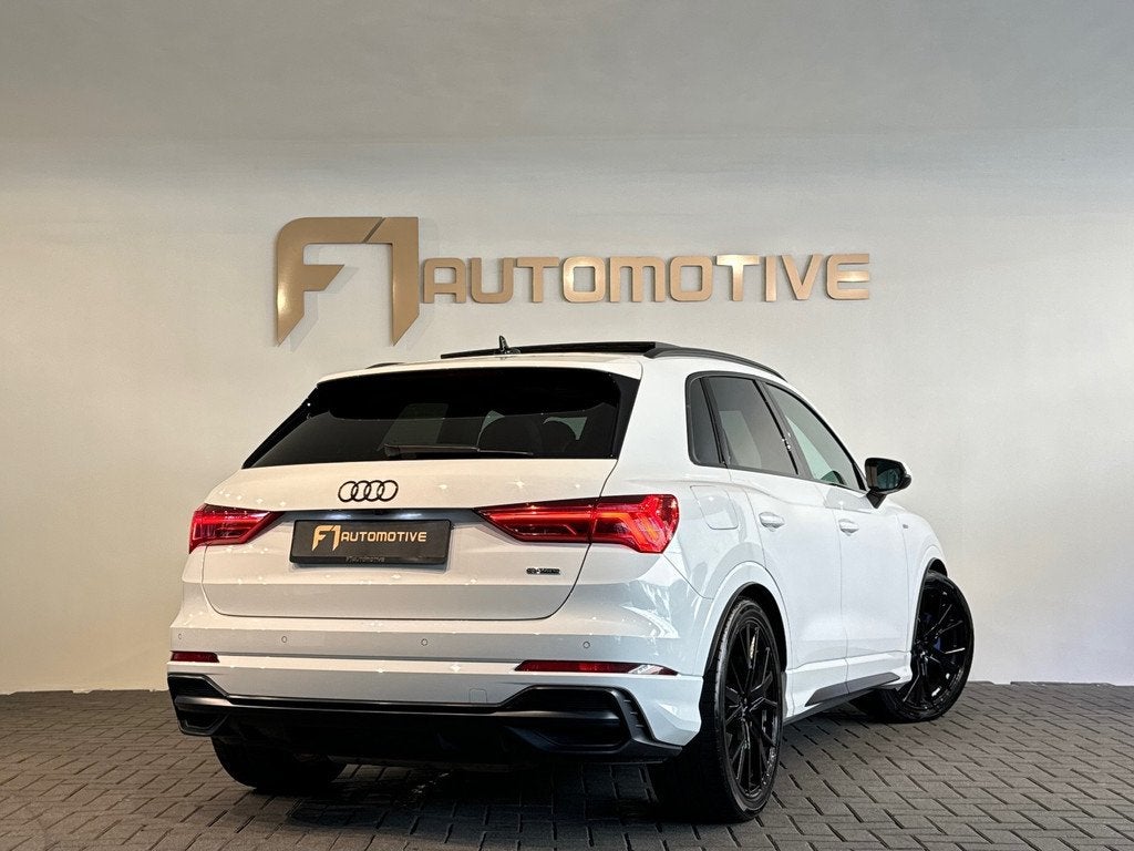 Audi Q3 40 TFSI quattro S Line Pano|Camera|ACC|Lane|Dodehoek, Automaat, Gebruikt, 1984 cc, Leder en Stof