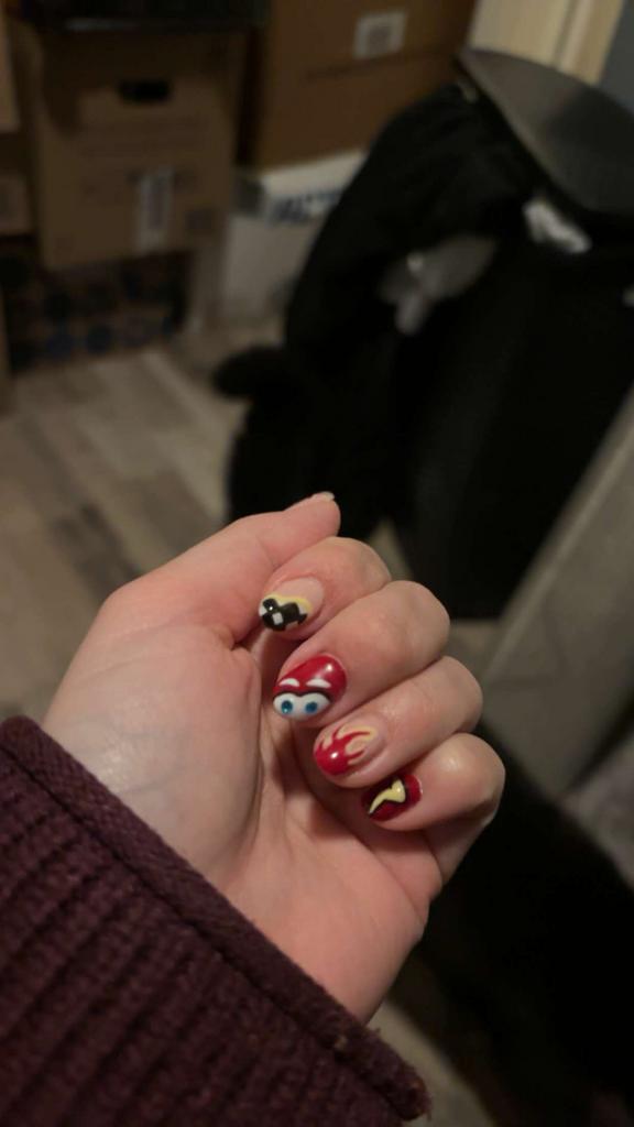 Nagels met liefde gedaan, Ophalen