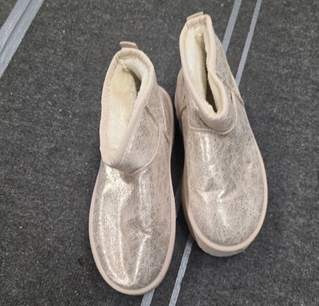 Leuke gouden laarsjes maat 41, Kleding | Dames, Schoenen, Ophalen of Verzenden