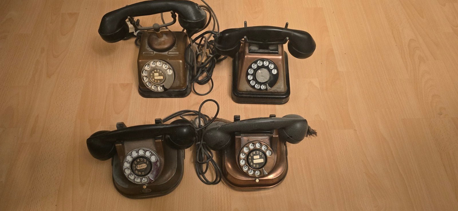 Set van 4 vintage draaischijf telefoons - decoratie, Telecommunicatie, Ophalen of Verzenden, Gebruikt, Met draaischijf