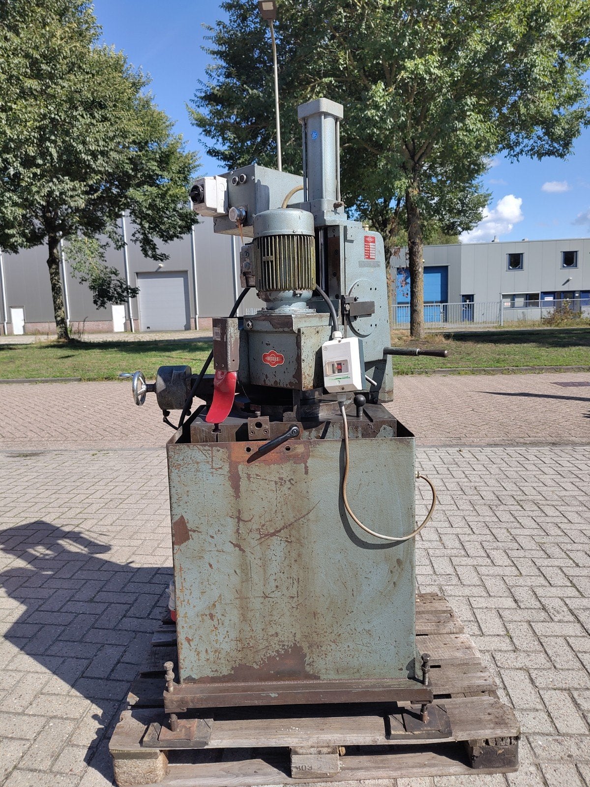 eisele metaalzaag cirkel halfautomaat, Ophalen