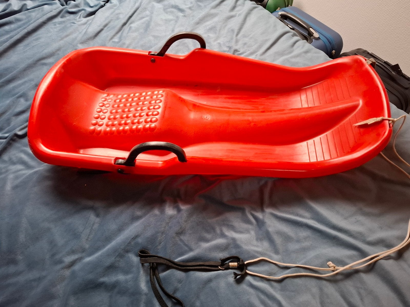 Rode slee met handvatten en trekkoord, Ophalen, Rugleuning, Gebruikt, Kunststof