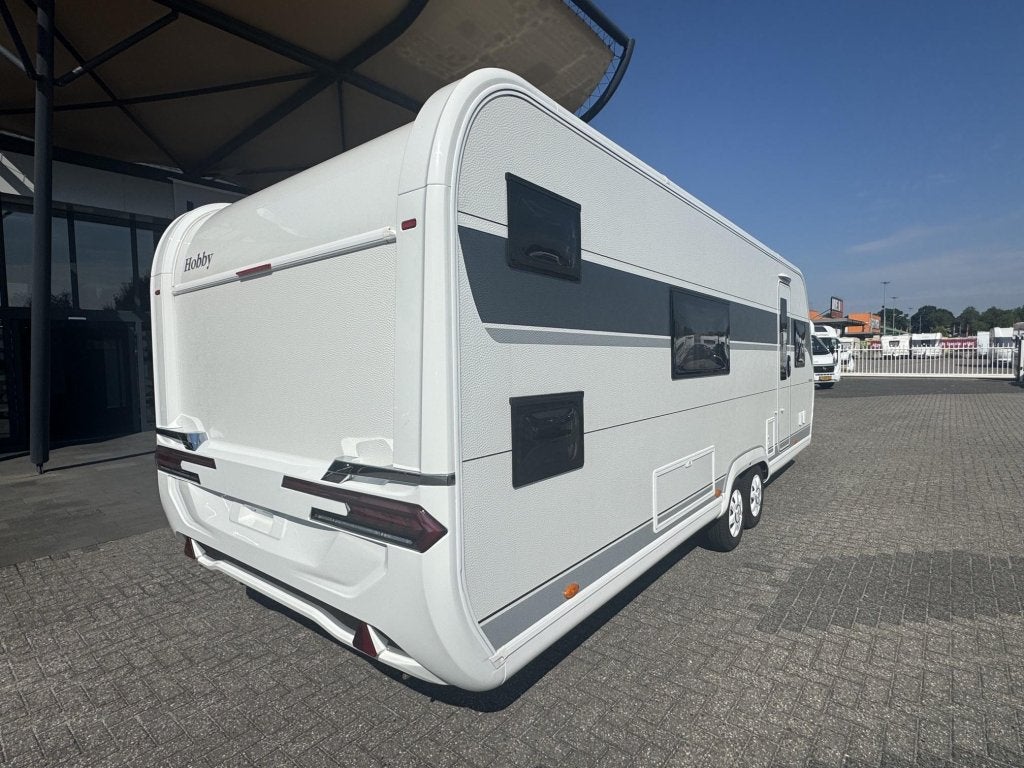 Hobby Prestige 650 KFU NIEUW SUPERACTIE !!!!, Caravans en Kamperen, Caravans, Schokbreker, Rondzit, Bedrijf, 6 tot 7 meter