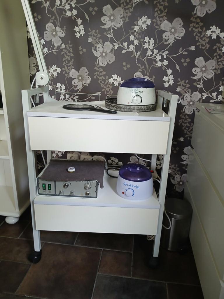 Te koop: werktrolley schoonheidsspecialiste met 2 lades en w, Witgoed en Apparatuur, Persoonlijke-verzorgingsapparatuur, Ophalen of Verzenden