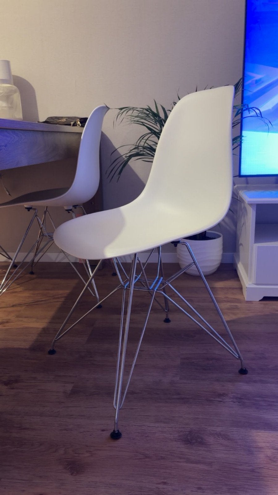 4 witte vitra Eames stoelen, Ophalen, Wit