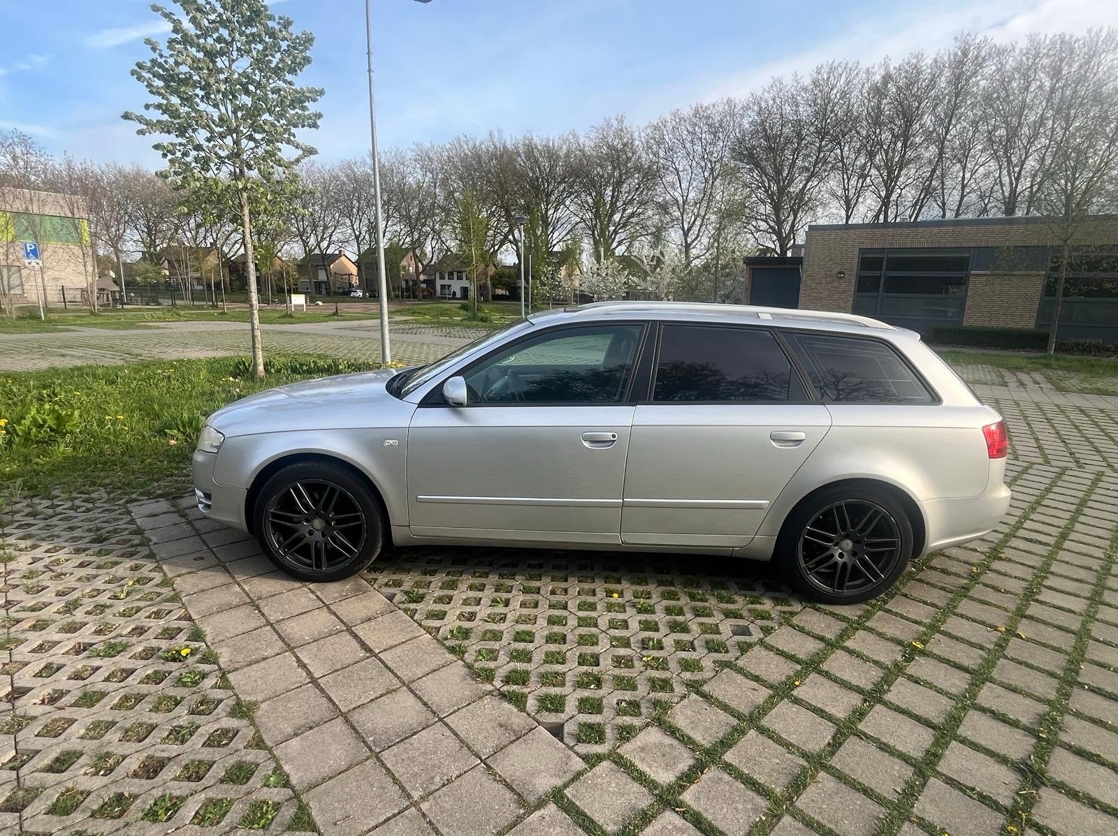 Audi A4 quattro 2005, Auto's, Audi, Particulier, Benzine, Stationwagon, Geïmporteerd, Zilver of Grijs, Ophalen