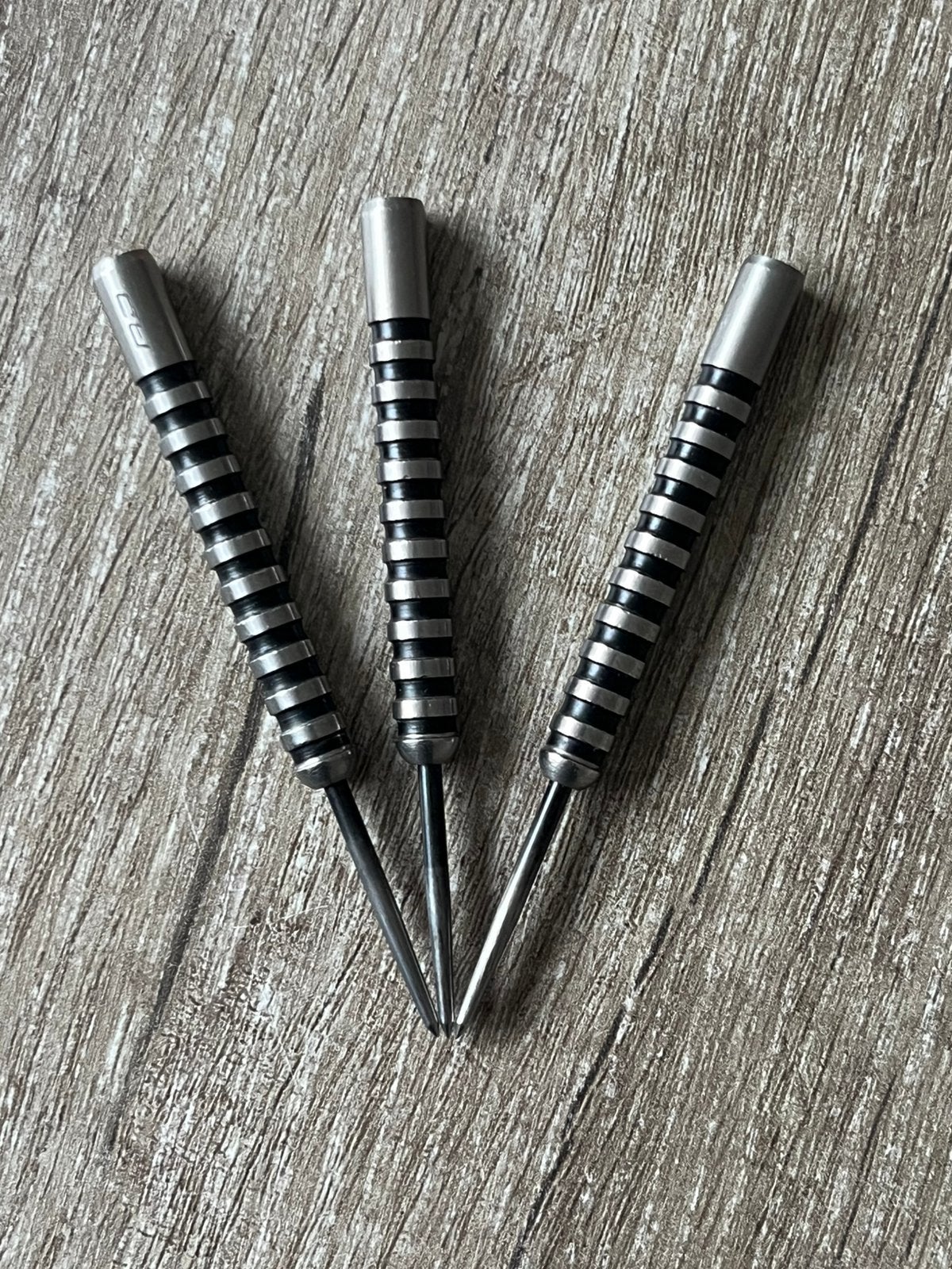 Javelin black darts 26 gram, Sport en Fitness, Darts, Ophalen of Verzenden, Zo goed als nieuw, Pijlen