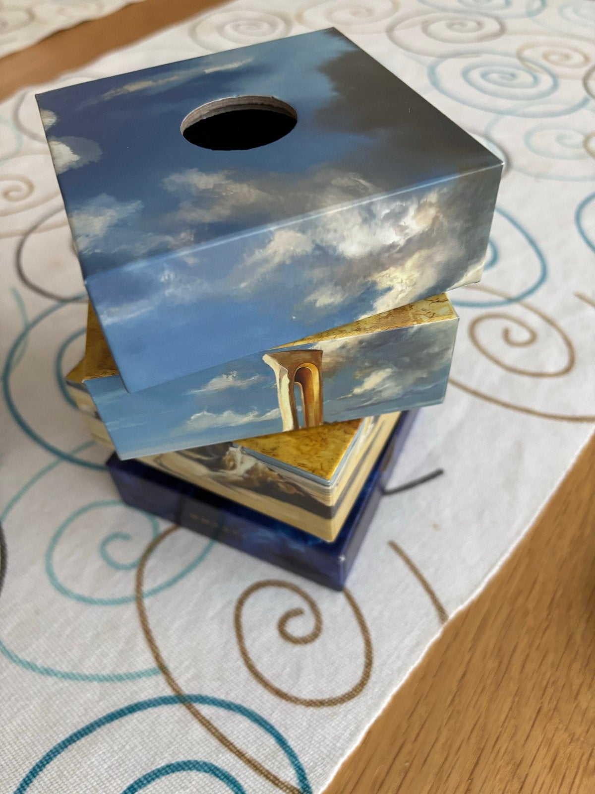 Tomorrowland box, Meerkleurig, Overige stijlen, Ophalen of Verzenden, Zo goed als nieuw