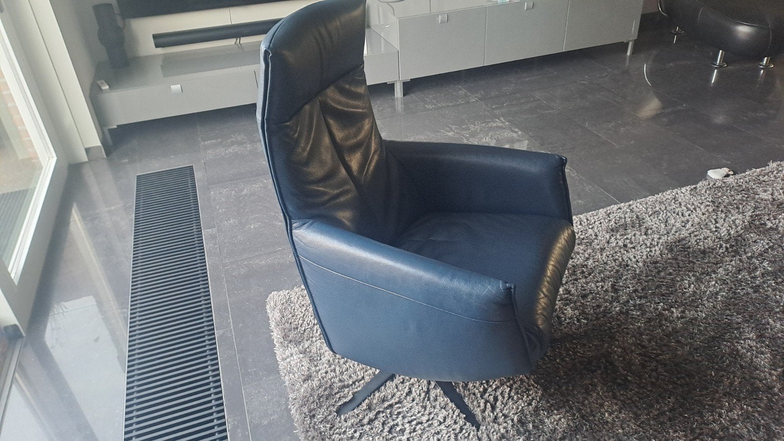 Leren relaxfauteuil/Sta op stoel met elektrische verstelling, Huis en Inrichting, Ophalen, 100 tot 125 cm, Modern, Comfort, Leer