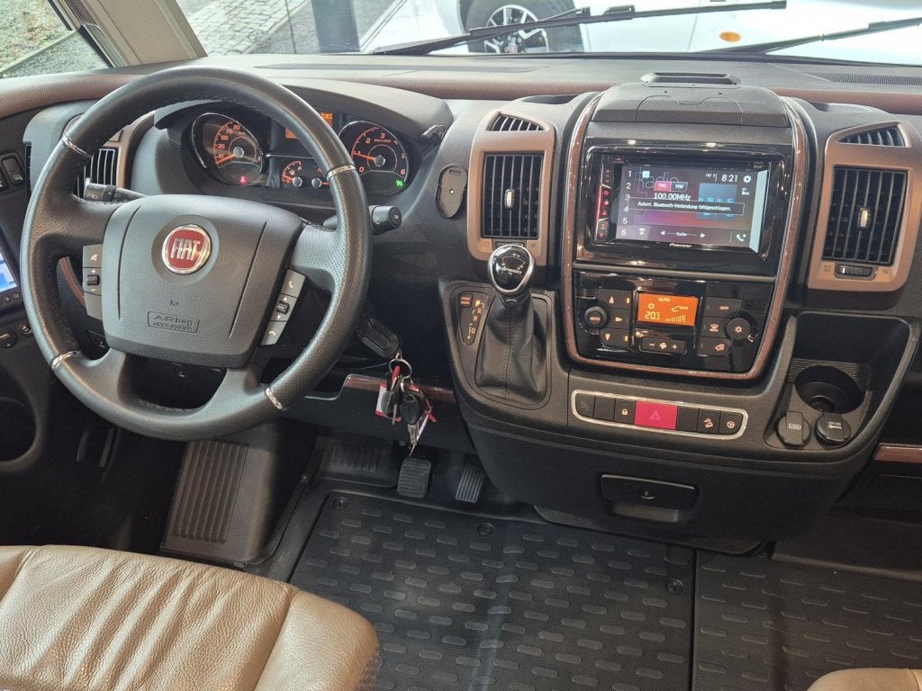 Carthago Chic C-Line I 4.9 LE Automaat / Topstaat!, Caravans en Kamperen, Campers, Standaard zit, Fiat, Vloeistofverwarming, 7 tot 8 meter
