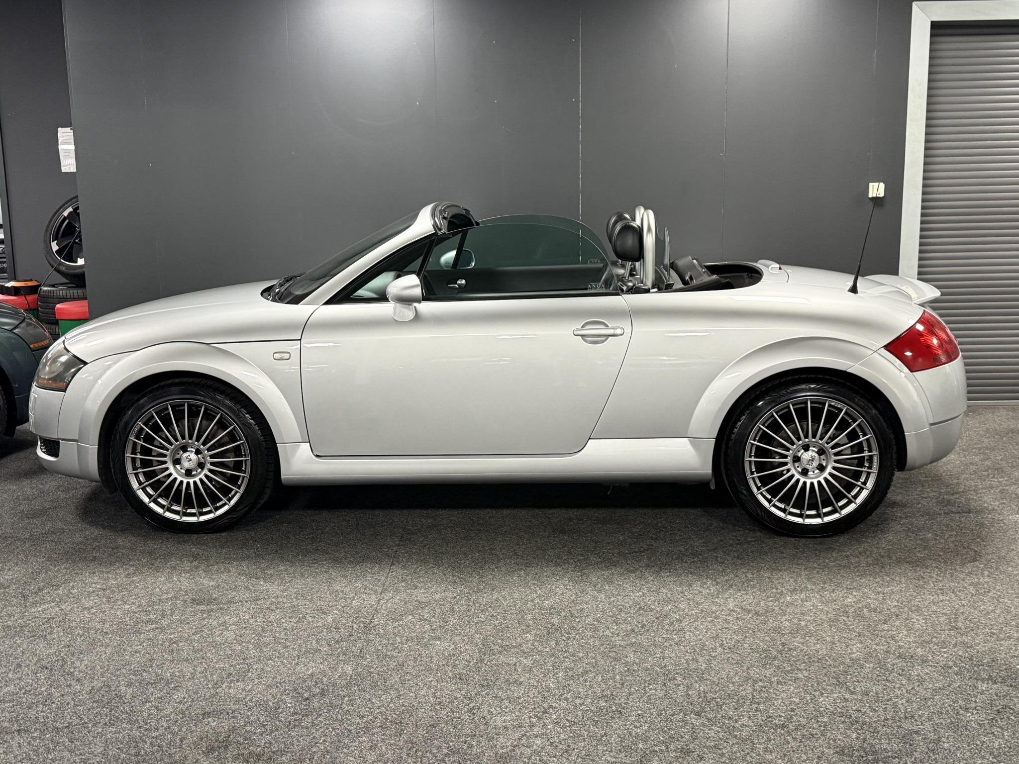Audi TT Roadster 1.8 5V Turbo quattro 225PK Nette Staat, Auto's, Audi, TT, Gebruikt, Zwart, 4 cilinders