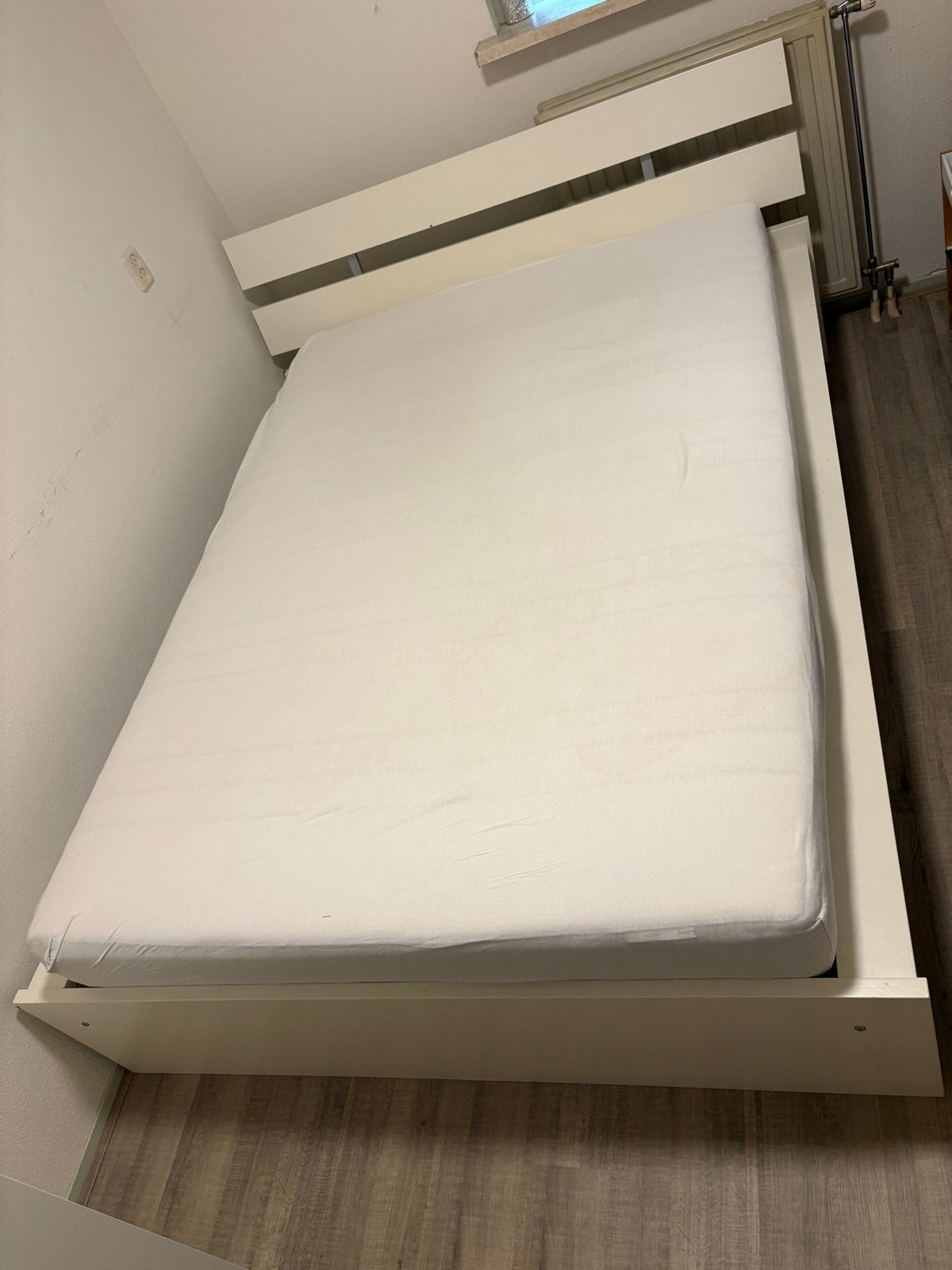 tweepersoonsbed met lattenbodem en matras, Ophalen, Gebruikt, Wit, Tweepersoons