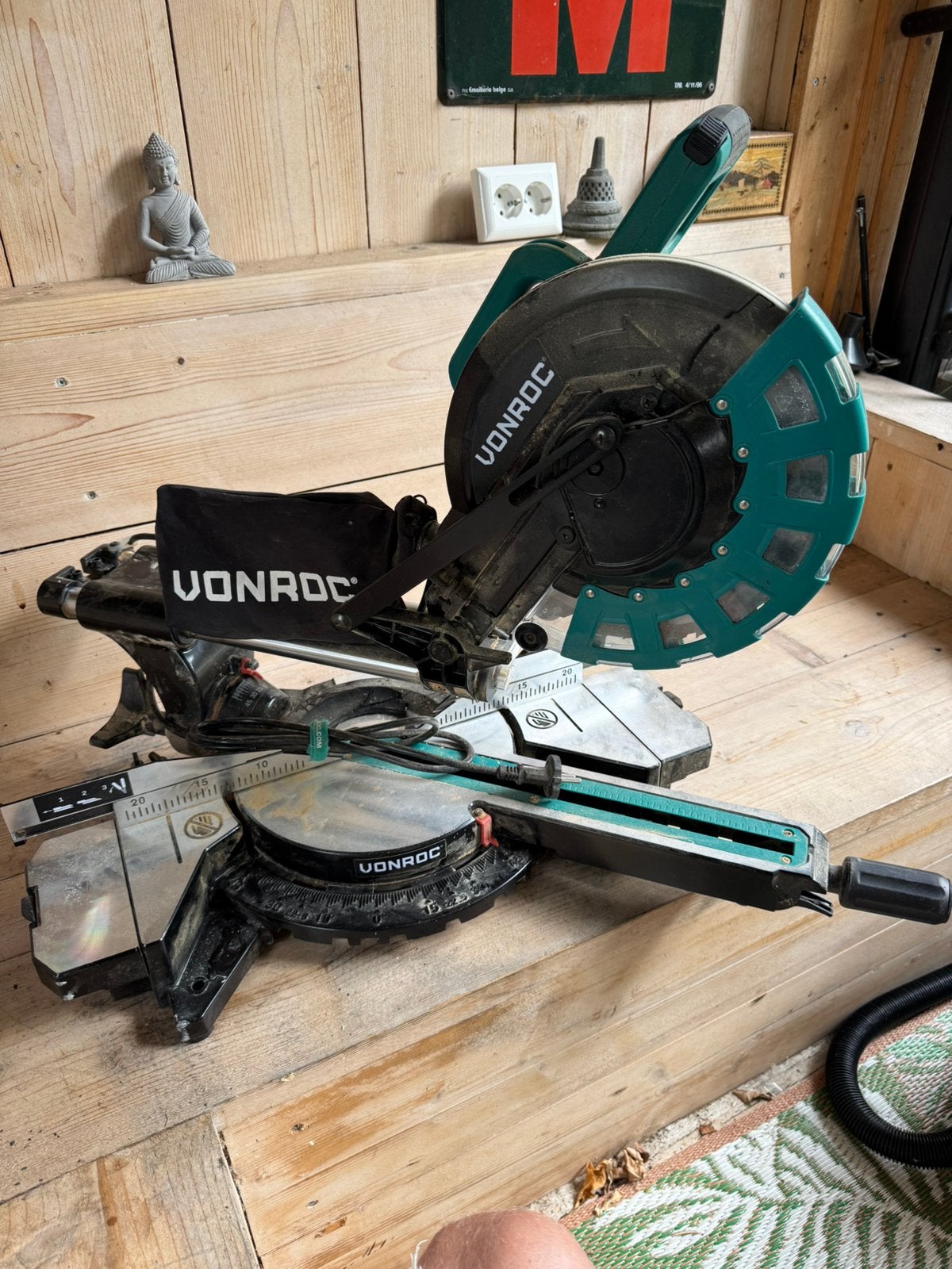 Vonroc afkortzaag als nieuw., Doe-het-zelf en Verbouw, Gereedschap | Zaagmachines, Ophalen, Zo goed als nieuw, Afkortzaag, 30 tot 70 mm