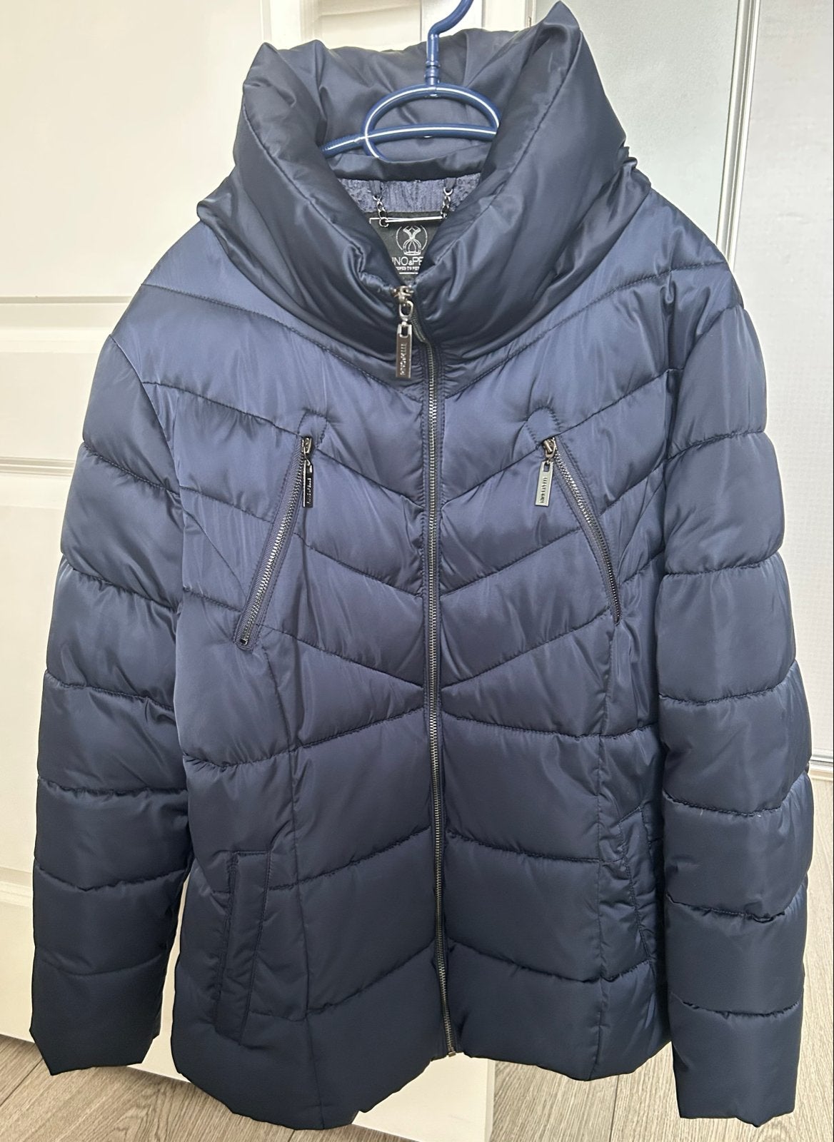 Rino&Pelle donkerblauwe winterjas met afritsbare bontkraag, Ophalen of Verzenden, Zo goed als nieuw, Maat 42/44 (L), Blauw