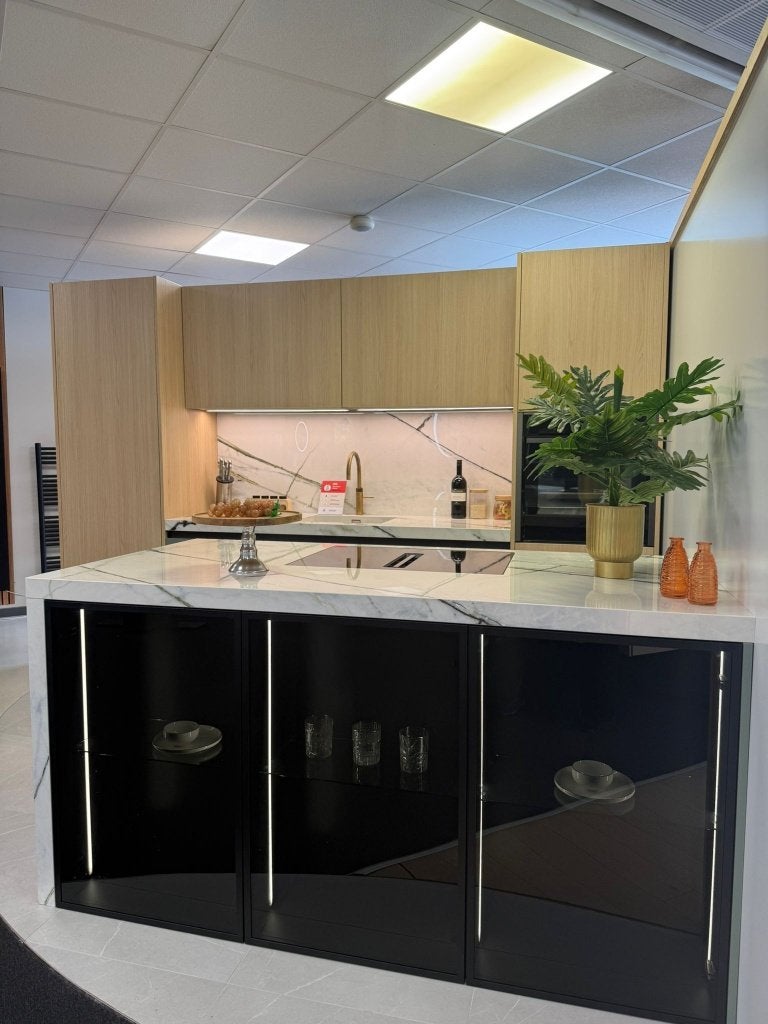 Luxe showroom keuken met kookeiland, Ophalen, Zwart, Overige typen, Nieuw