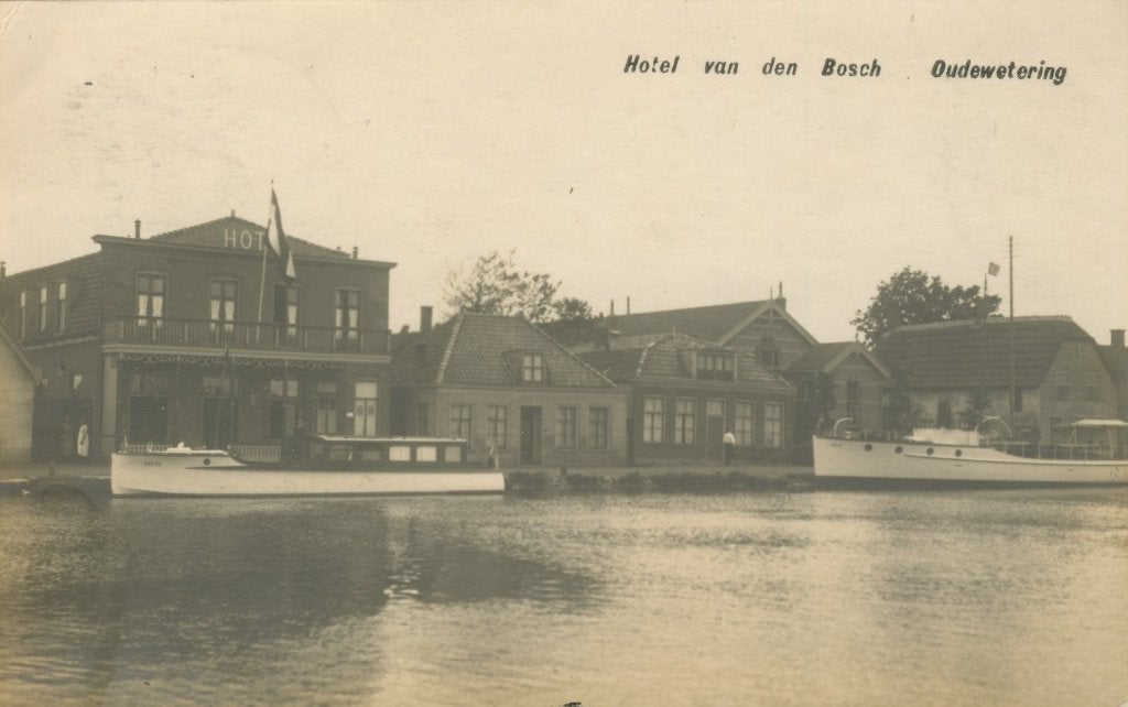 Fotokaart Oudewetering, Hotel van den Bosch., Ophalen of Verzenden, 1920 tot 1940, Gelopen, Zuid-Holland