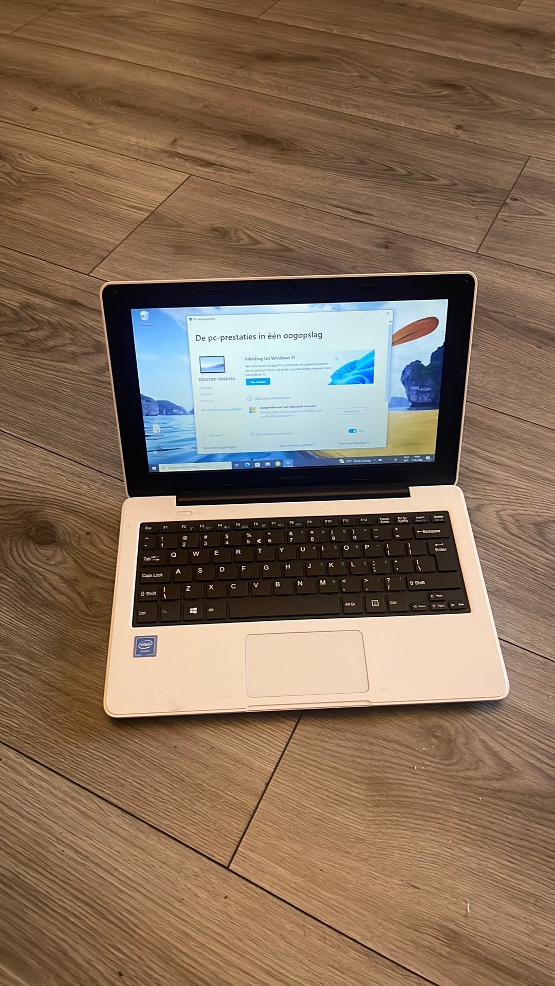 Medion AKOYA E11201  Classmate PC, Ophalen of Verzenden, Zo goed als nieuw, 256 GB of meer, 4 GB of minder