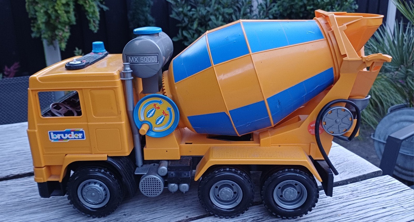 Bruder Betonvrachtwagen # Nog prima # Paar gebruikerssporen, Ophalen of Verzenden, Gebruikt