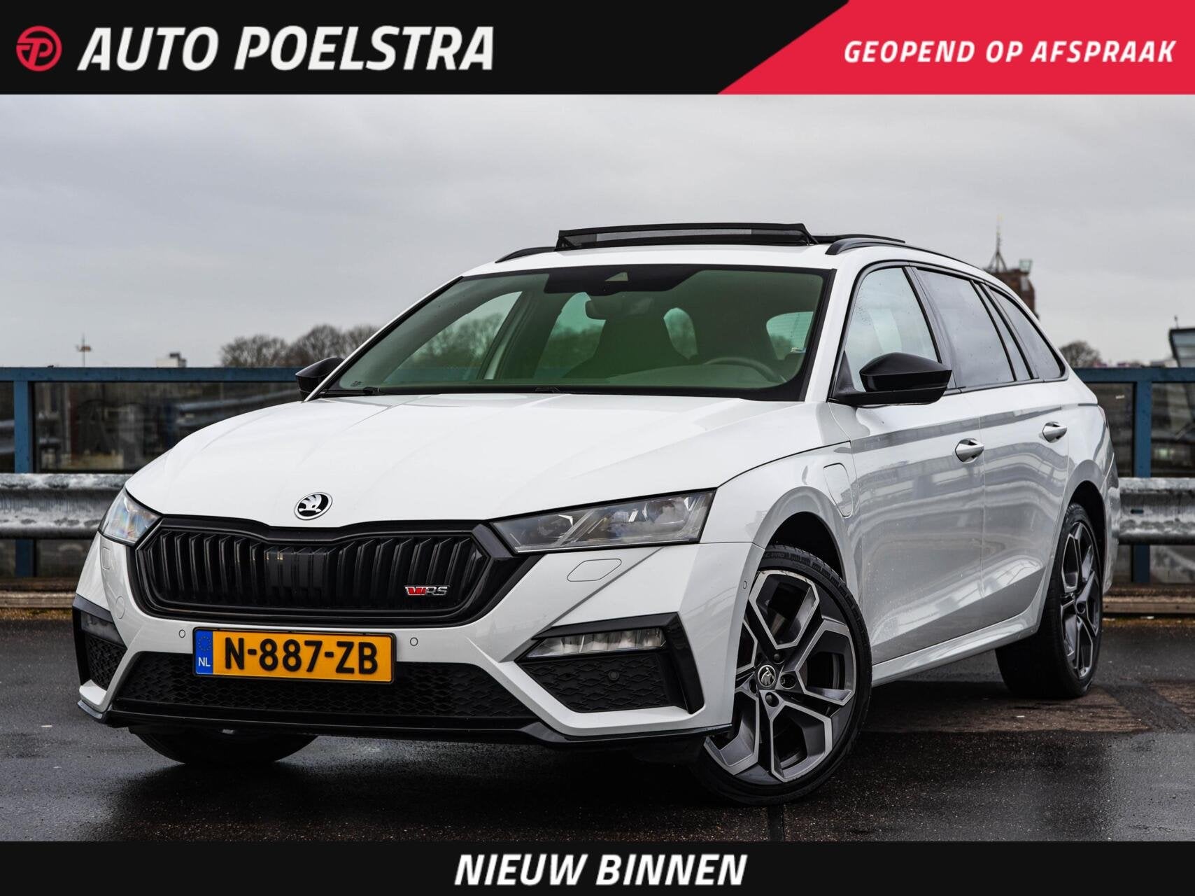 Skoda Octavia Combi 1.4 TSI RS iV PHEV Business 245 PK Panor, Auto's, Stof, 4 cilinders, Wit, Hybride Elektrisch/Benzine