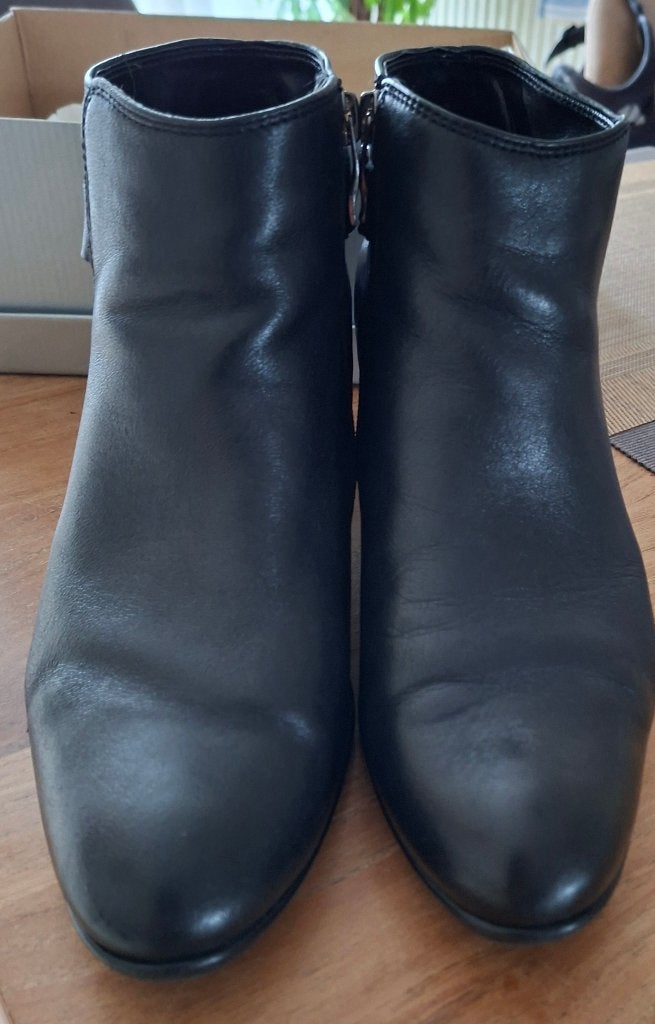 Mooie vlotte zwarte lage laarzen met hak mt 41, Zwart, Lage of Enkellaarzen, Ophalen of Verzenden, Zo goed als nieuw