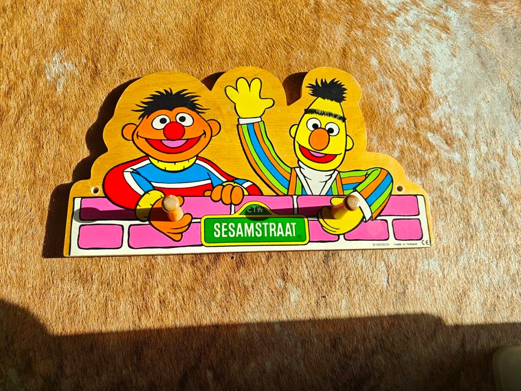 Vintage Bert en Ernie hout kapstok Sesamstraat, Huis en Inrichting, Wandkapstok, Gebruikt, Ophalen of Verzenden, Minder dan 100 cm