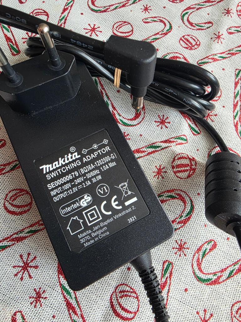 Makita switching adaptor 12V 30W new charger, Ophalen of Verzenden, Nieuw
