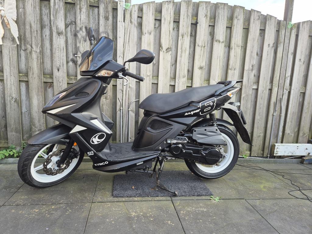 Kymco Super 8 brommer (snorplaat) starten en lopen, Ophalen, Gebruikt, Benzine, 50 cc