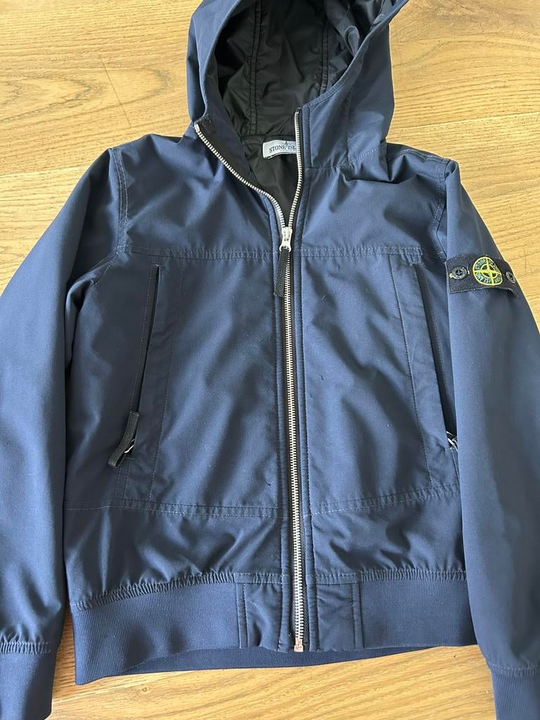 Zomerjas stone island marineblauw, Kinderen en Baby's, Ophalen of Verzenden, Zo goed als nieuw, Jongen, Jas
