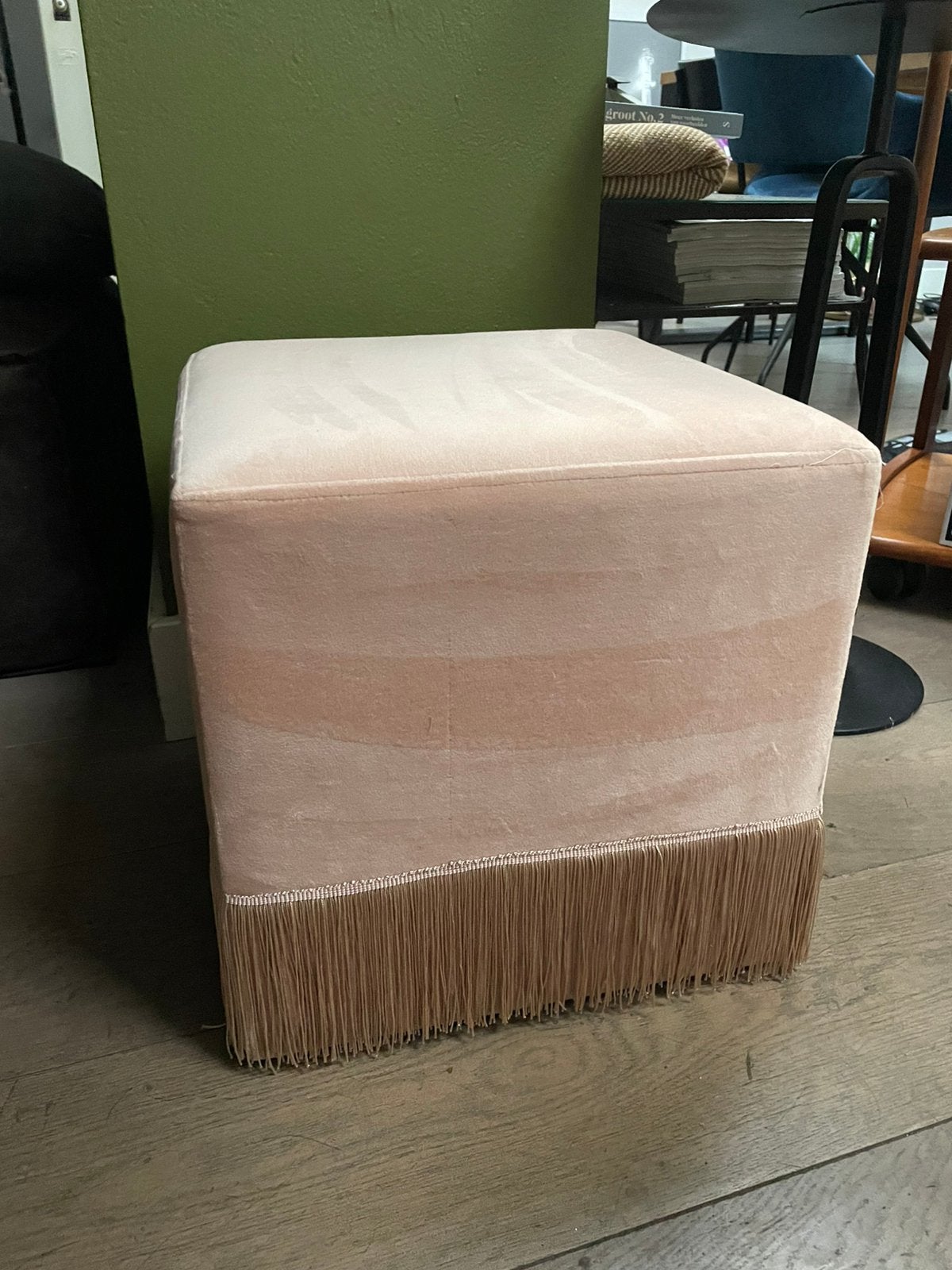 Roze fluwelen velvet poefje met franjes, Ophalen, ., 125 cm of meer, .
