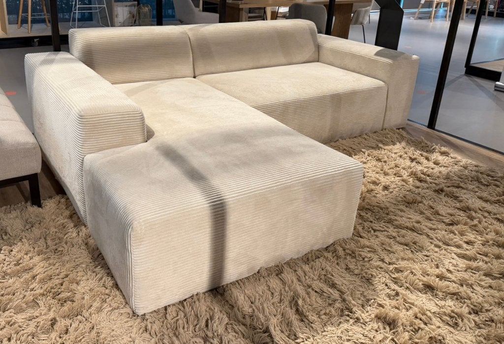 Naduvi Hoekbank Nina Links ribstof Creme | Van €1499, nu, Naduvi, Nieuw, Ophalen of Verzenden, 150 cm of meer