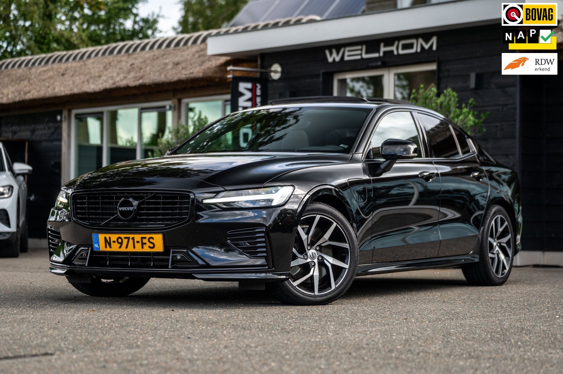 Volvo S60 2.0 Recharge T6 AWD R-Design Panoramadak I Camera, Auto's, Automaat, Gebruikt, 4 cilinders, S60