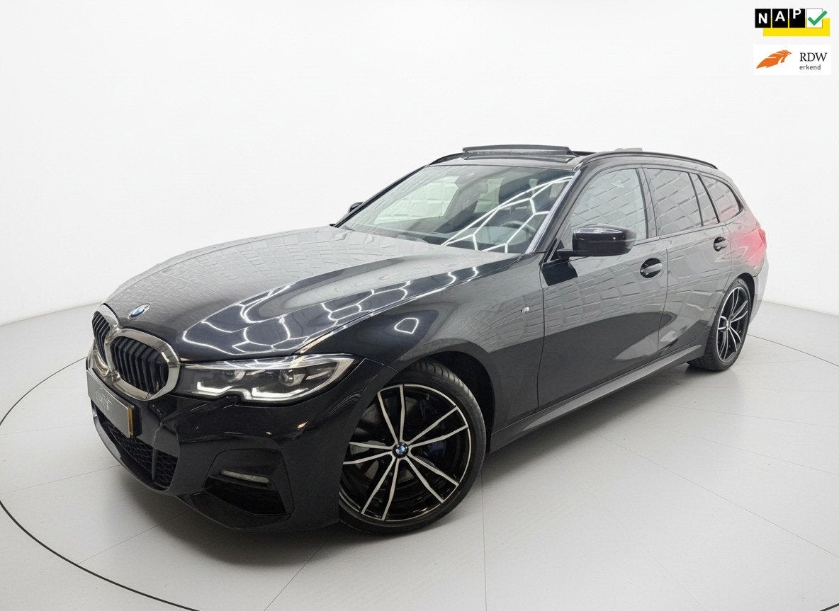BMW 3-serie Touring 318i High Executive Edition M SPORT PANO, Auto's, Automaat, Achterwielaandrijving, Gebruikt, Zwart