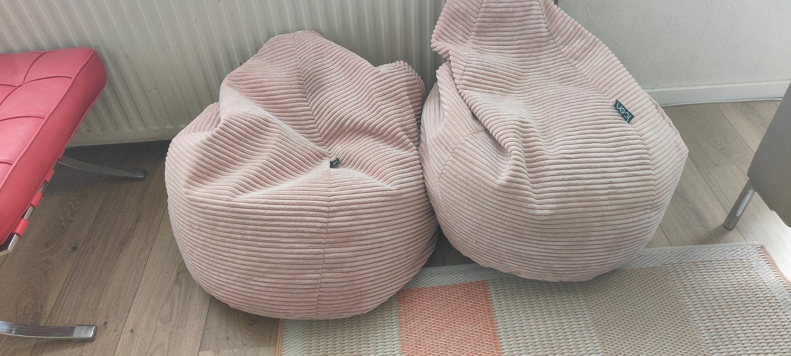 Twee roze corduroy zitzakken van Icon, Zo goed als nieuw, 75 tot 100 cm, Modern, Comfortabel, Casual, 75 tot 100 cm