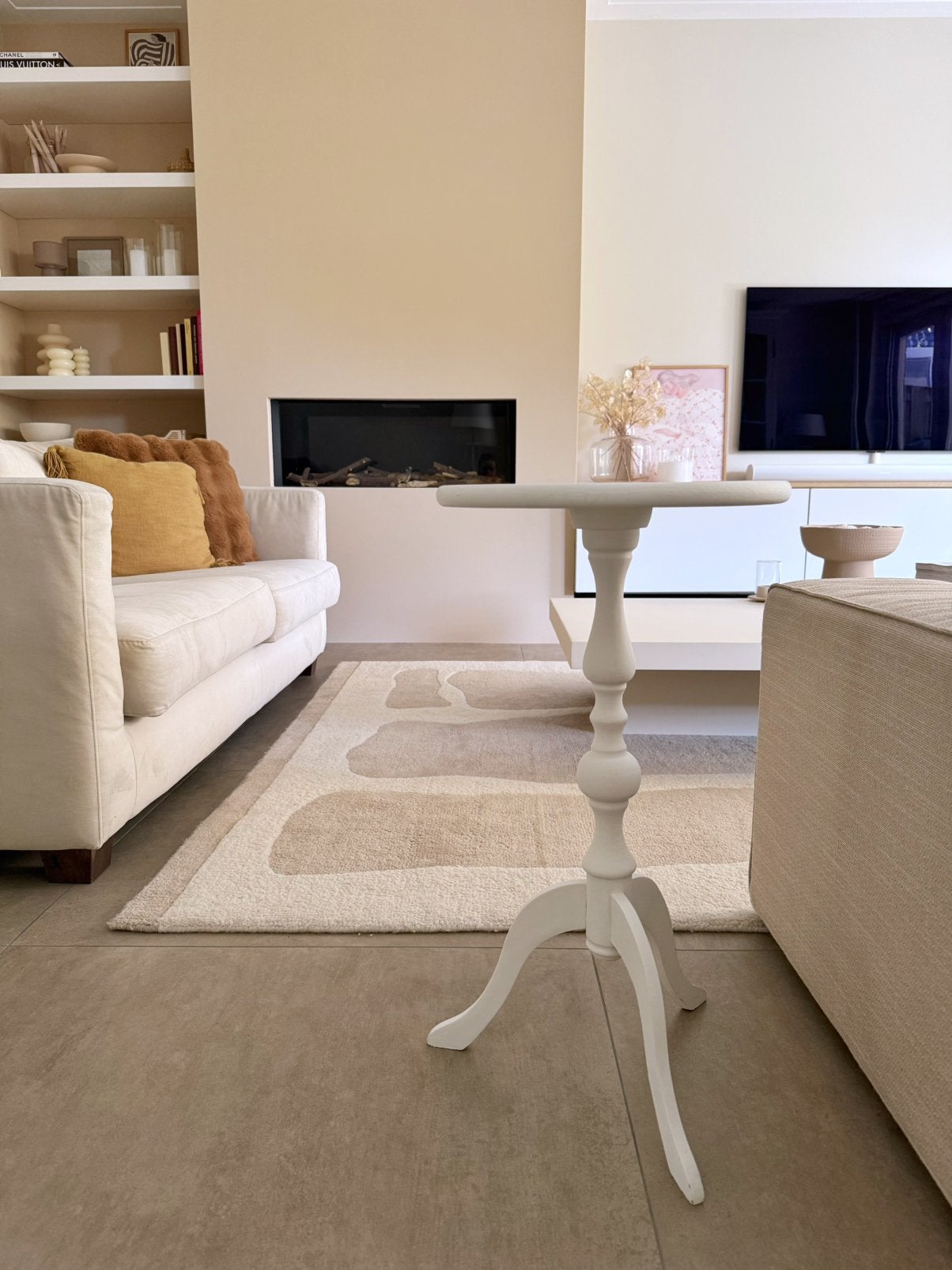 Witte Antieke / brocante bijzettafel / wijntafel., Huis en Inrichting, Tafels | Bijzettafels, Ophalen, Minder dan 55 cm, Gebruikt