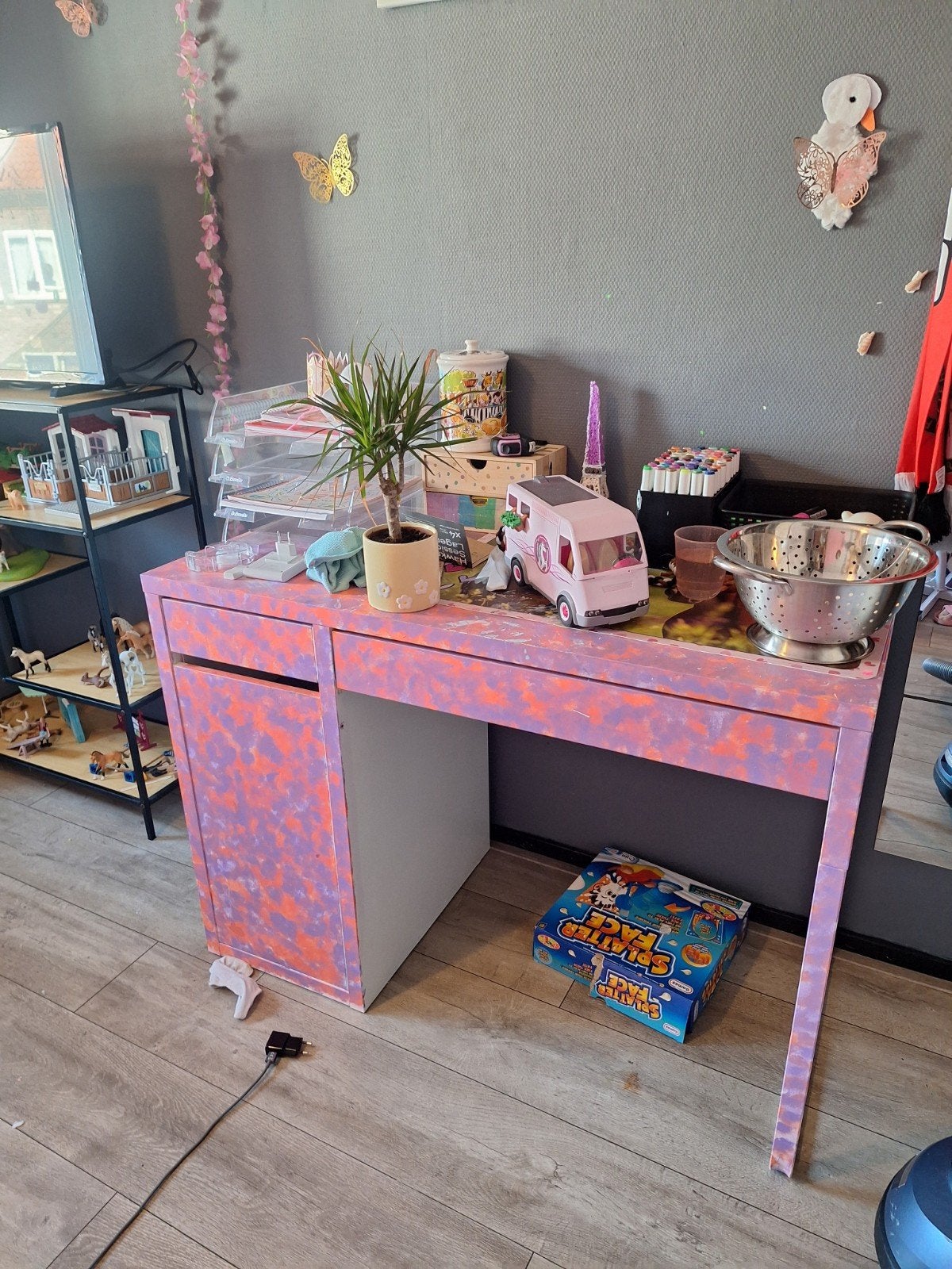 Gratis bureau ophalen - Leuk voor kinderkamer!, Ophalen, Gebruikt, Kinderbureau, Spaanplaat of MDF