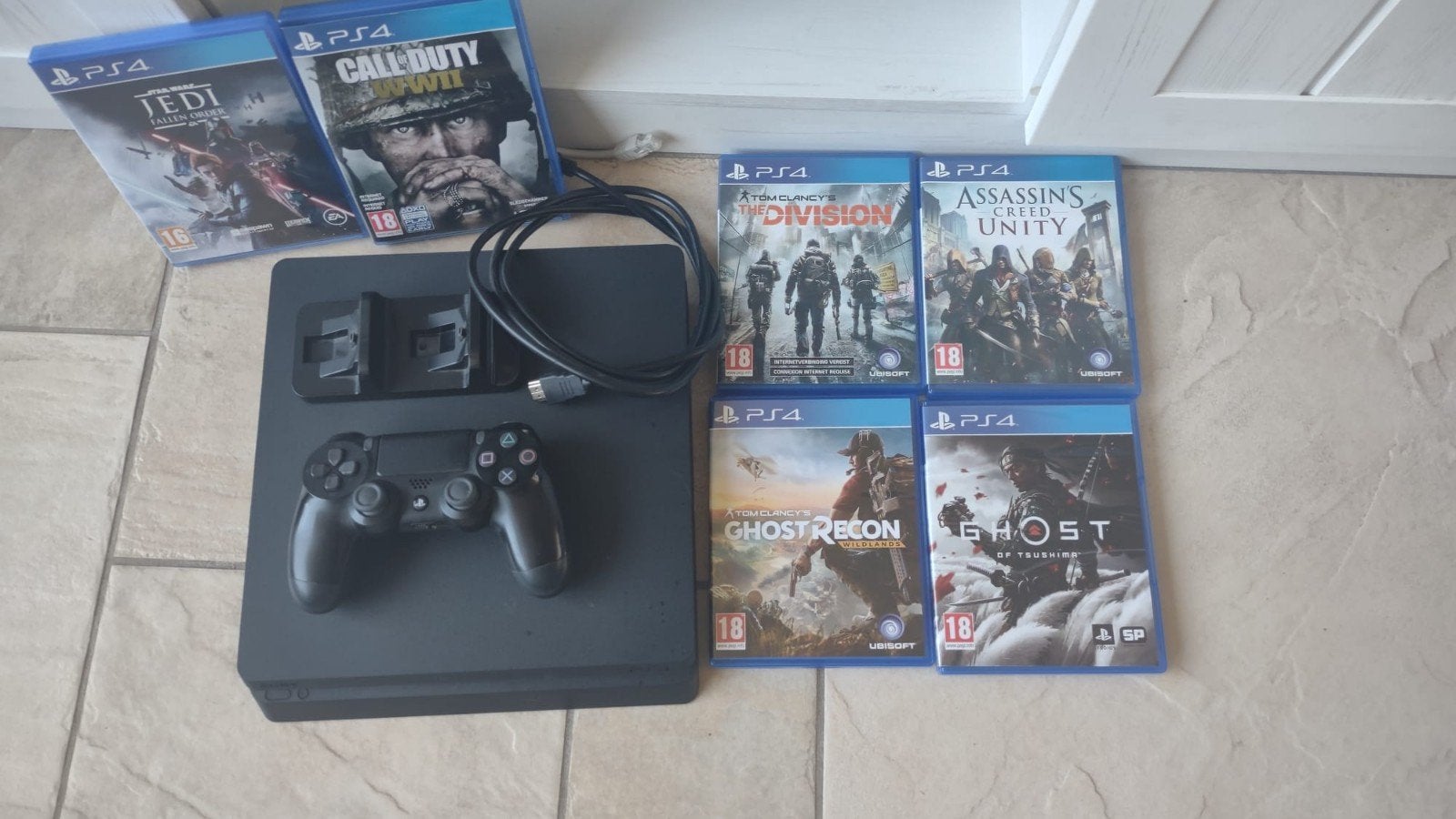 PlayStation 4 Slim met 6 games en alle kabels, Avontuur en Actie, Gebruikt, Vanaf 18 jaar, 1 speler