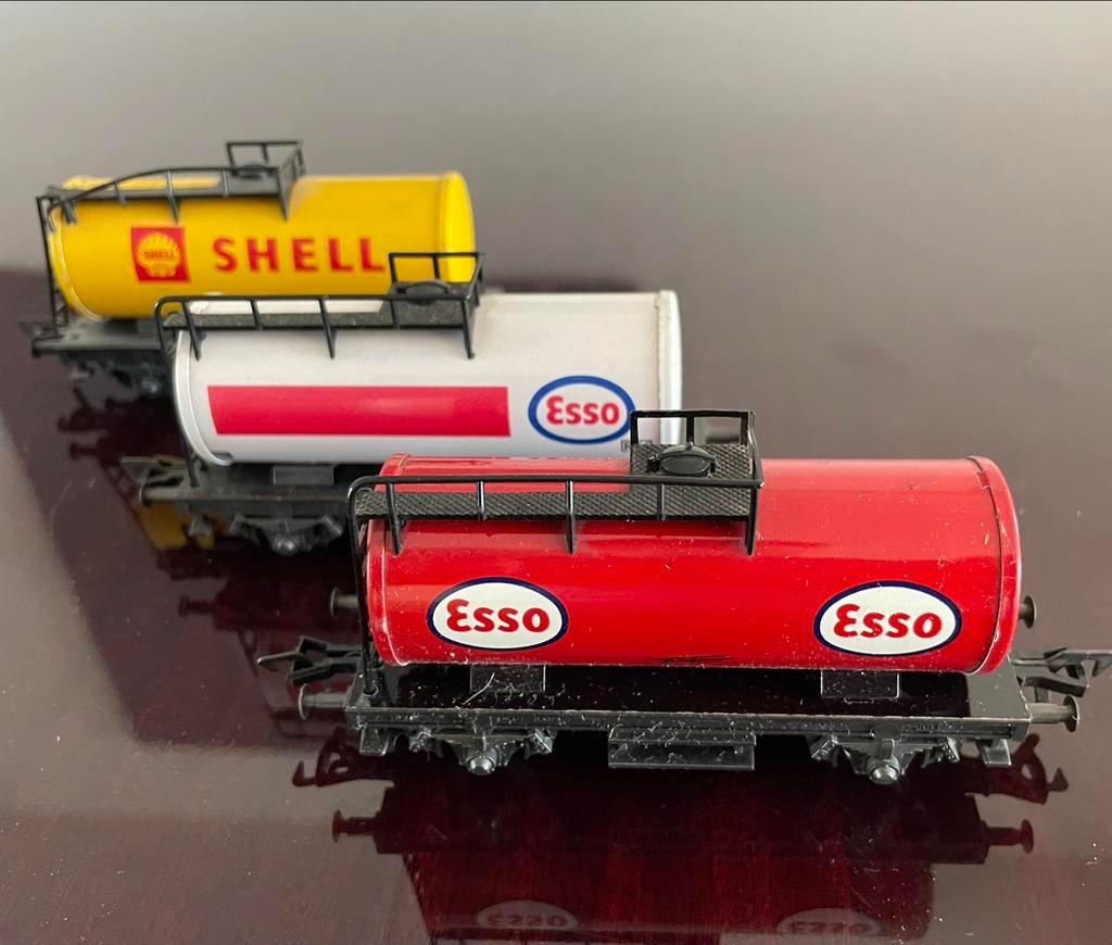 Drie Fleischmann ketelwagons (Shell en Esso), Gebruikt, Gelijkstroom, -, Fleischmann