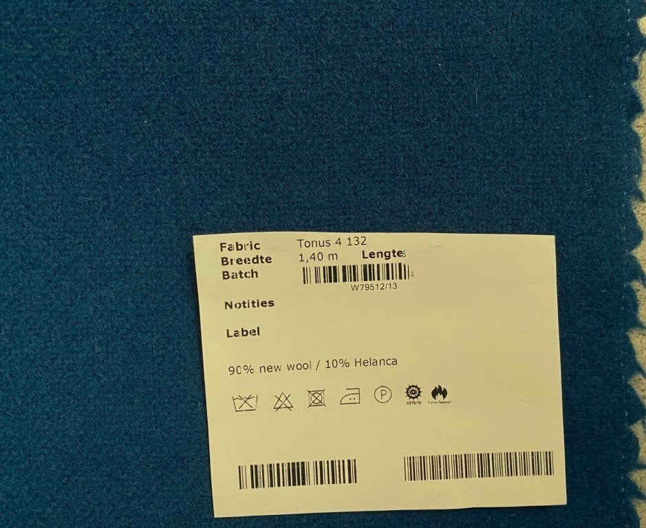 Kvadrat Tonus 4 132; (raf-)blauw; 2x restant meubelstoffen, Wol, Blauw, 120 cm of meer, Ophalen of Verzenden