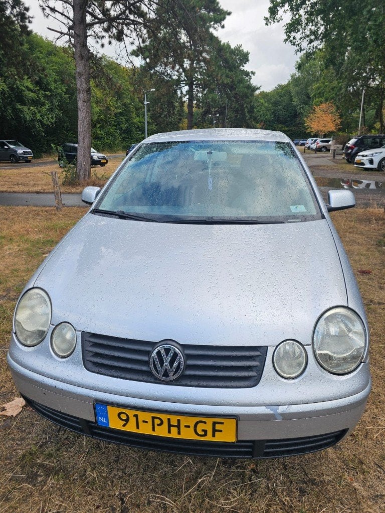 Volkswagen Polo 1.4 55KW 2004 Grijs, Auto's, Voorwielaandrijving, Elektrische ramen, 4 cilinders, Origineel Nederlands