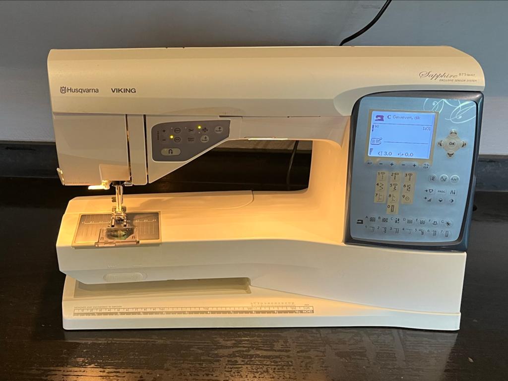 Husqvarna Viking Sapphire 875 quilt Naaimachine, Hobby en Vrije tijd, Naaimachines en Toebehoren, Ophalen, Gebruikt, Naaimachine