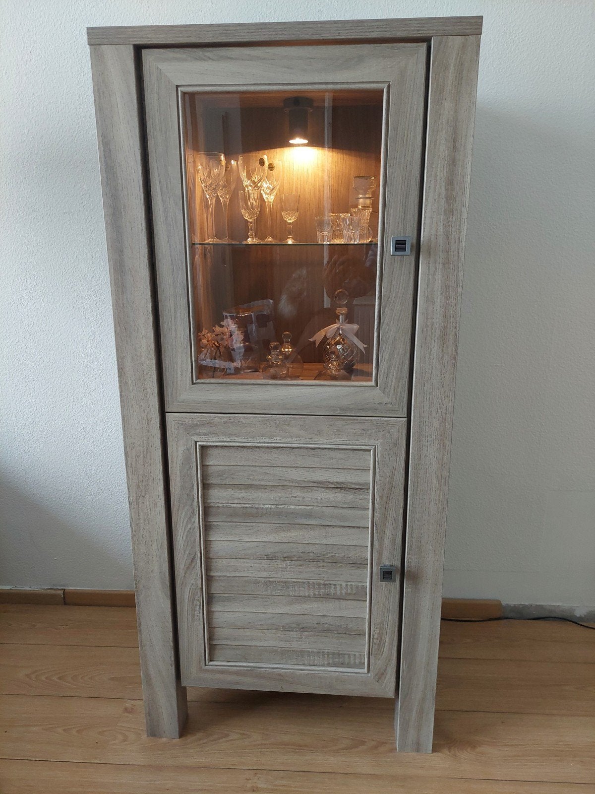 Vitrinekast met verlichting en dressoir - Zo goed als nieuw, Met lade(s), Ophalen of Verzenden, Zo goed als nieuw, 200 cm of meer