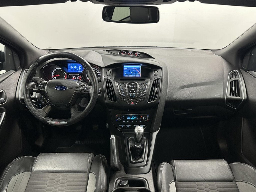 Ford Focus Wagon 2.0 EcoBoost ST-3 NAVI CRUISE LM., Auto's, Euro 5, Gebruikt, Zwart, 4 cilinders
